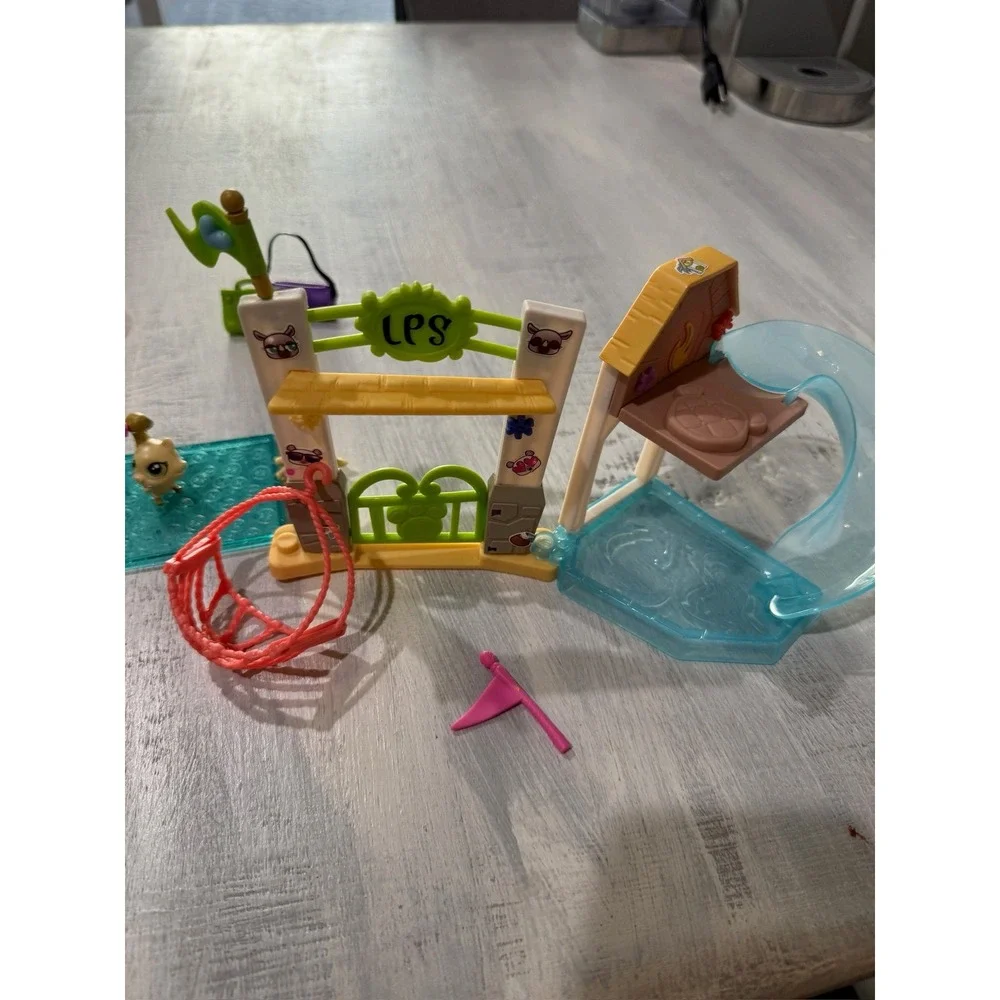 LPS Hasbro Littlest Pet Shop Pet Retreat Play set‎ Pets  and Accessories LOT